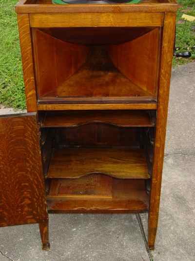 Vintage Brunswick Phonograph with 1/4 Sawn Tiger Oak Cabinet