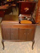Victor Victrola Model VV-S-215 in Mahogany Cabinet