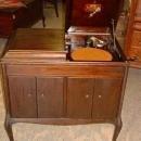 Victor Victrola Model VV-S-215 in Mahogany Cabinet