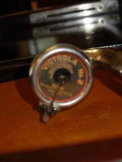 Victor Victrola Model VV-S-215 in Mahogany Cabinet