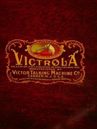 Victor Victrola Model VV-S-215 in Mahogany Cabinet