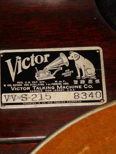 Victor Victrola Model VV-S-215 in Mahogany Cabinet