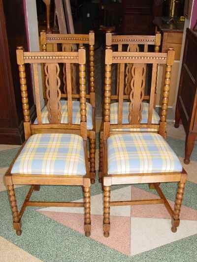 Set of 4 Antique English Spool Style Solid 1/4 Sawn Tiger Oak Chairs