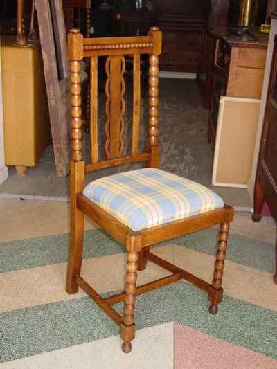 Set of 4 Antique English Spool Style Solid 1/4 Sawn Tiger Oak Chairs