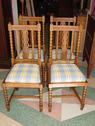 Set of 4 Antique English Spool Style Solid 1/4 Sawn Tiger Oak Chairs