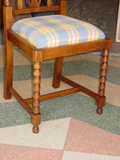 Set of 4 Antique English Spool Style Solid 1/4 Sawn Tiger Oak Chairs