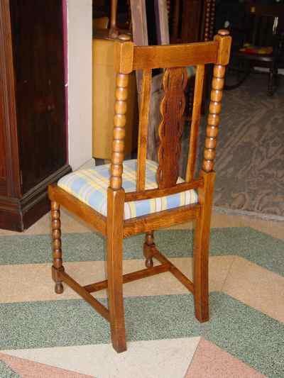 Set of 4 Antique English Spool Style Solid 1/4 Sawn Tiger Oak Chairs