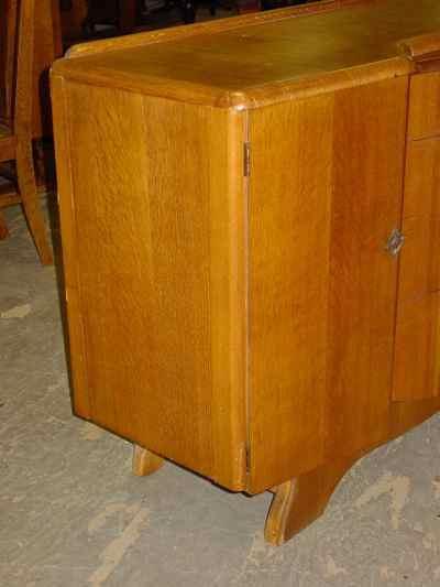 English Vintage Art Deco Style 1/4 Sawn Tiger Oak Sideboard/Buffet