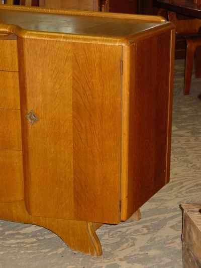 English Vintage Art Deco Style 1/4 Sawn Tiger Oak Sideboard/Buffet
