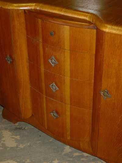 English Vintage Art Deco Style 1/4 Sawn Tiger Oak Sideboard/Buffet