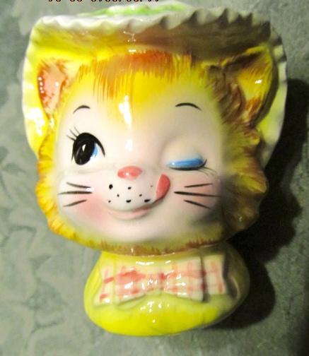 Winkin' Miss Priss Kitty ENESCO Salt + Pepper - Fine Porcelain