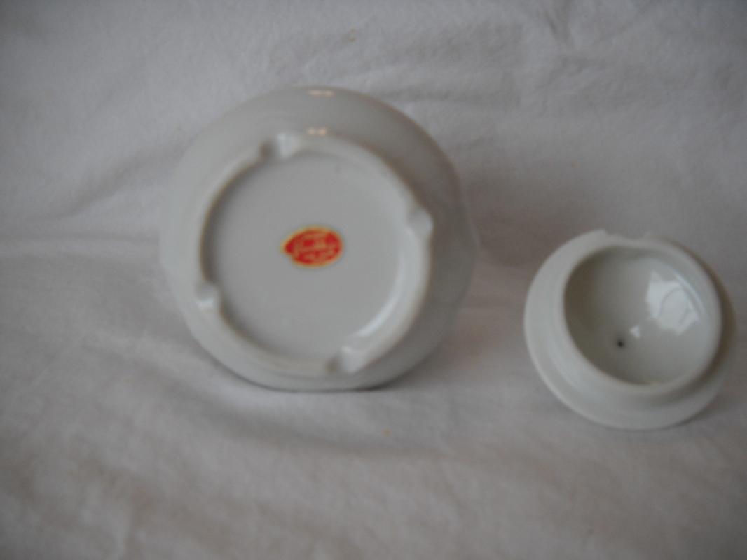 Renaldiz fine china JAPAN. Condiment jar