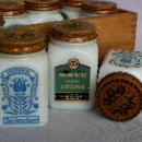 THE SPICE CHEST Set of 8 Shakers in Original Chest - Misc.