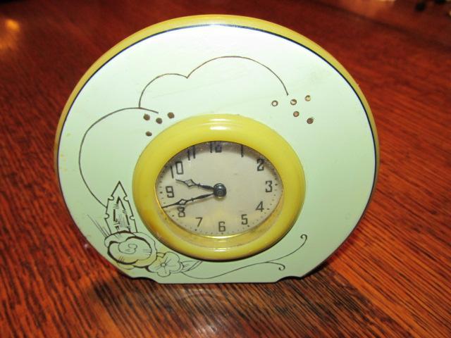 Art Deco Wind-up Bakelite Clock - Plastics