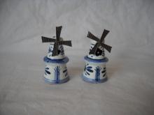 Salt and pepper shakers, blue and white.Mini size