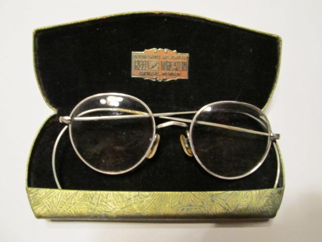 12 K White Glasses Bifocals Round in Case - Glass