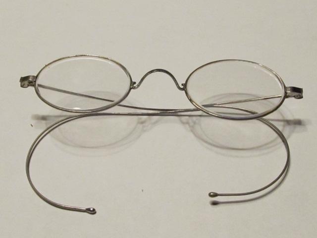 Eye Reading Glasses Oval Wire Rim - Glass
