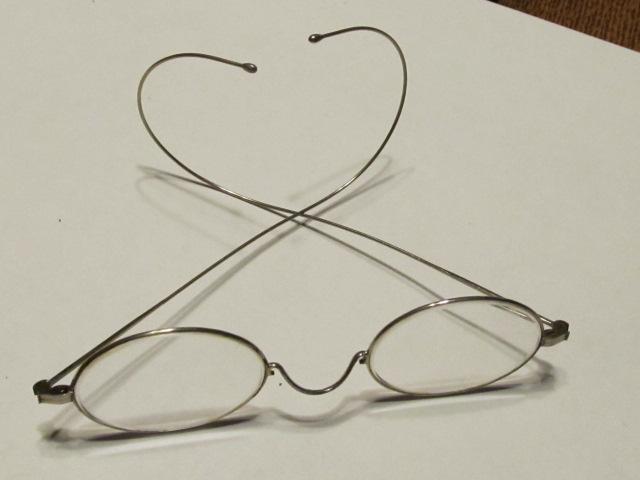 Eye Reading Glasses Oval Wire Rim - Glass