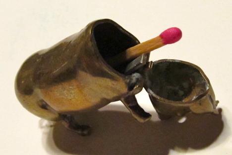 GO TO BED VESTA CASE Figural Brass PIG - Metalware