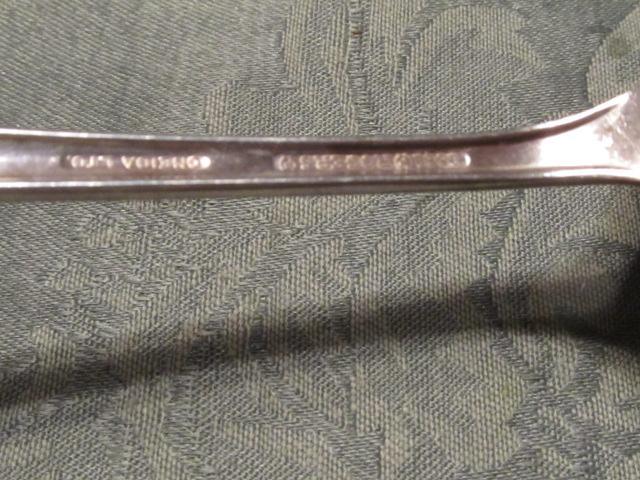1881 Rogers ONEIDA LTD. 8 place settings in BOX - Silver