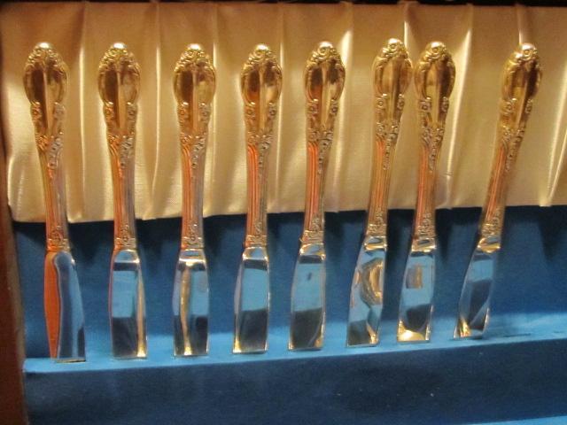 1881 Rogers ONEIDA LTD. 8 place settings in BOX - Silver