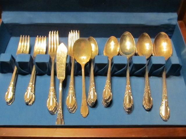 1881 Rogers ONEIDA LTD. 8 place settings in BOX - Silver
