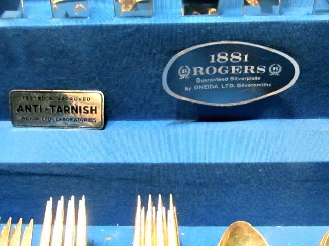1881 Rogers ONEIDA LTD. 8 place settings in BOX - Silver