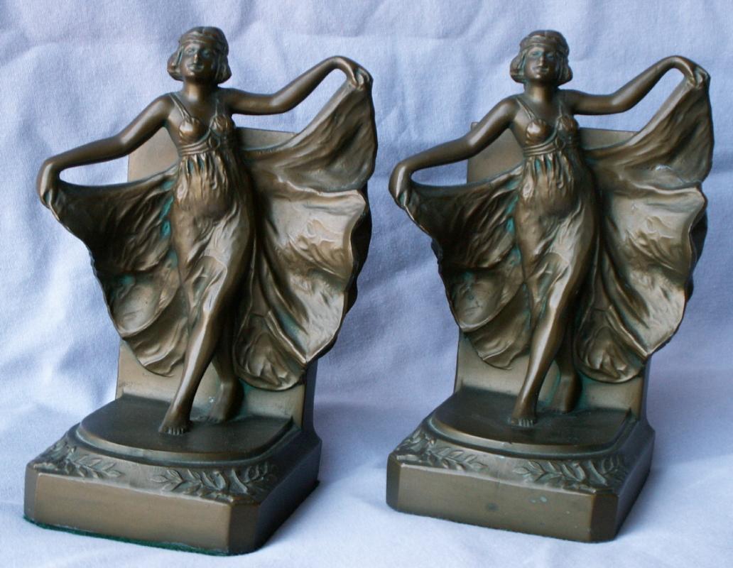 LOIE Dancing Lady Cast Metal Bookends - Metalware