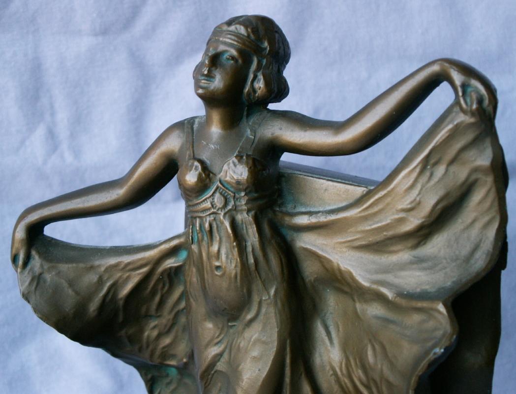 LOIE Dancing Lady Cast Metal Bookends - Metalware