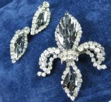 HOBE Fleur-de-Lis Rhinestone Brooch & Earrings - Vintage Designer Signed Costume Jewelry