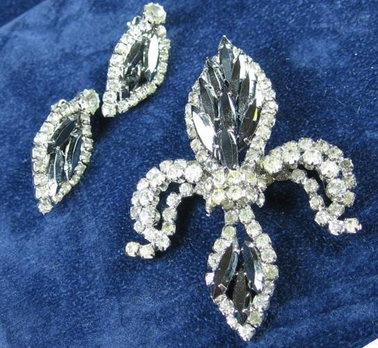 HOBE Fleur-de-Lis Rhinestone Brooch & Earrings - Vintage Designer Signed Costume Jewelry