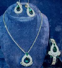 Jewelry Emerald Green & Rhinesone Parure - Necklace Bracelet and Clip Earring - Vintage Costume Jewelry Set