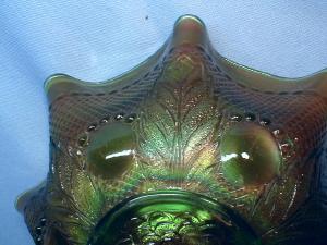 BULLS EYE & LEAVES Carnival Glass Bowl - Vintage Green Northwood Glass