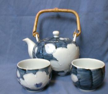 Oriental Pottery Teapot & Cups - Blue & White Oriental