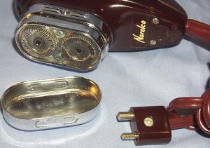 NORELCO SPORTSMAN Battery Opereated Electric Shaver in Original Pouch - Misc.