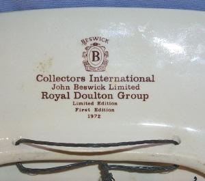 Colorful Beswick Royal Doulton CHRISTMAS IN ENGLAND Porcelain Hanging Decorative Plate in Original Box