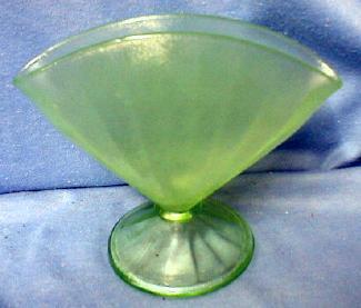 Vaseline Stretch Glass Fan Vase