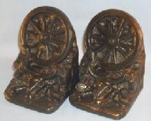 DODGE Bronzed WAGON WHEEL / LONGHORN SKULL Grey Metal Bookends - Metalware