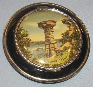 Unusual WISCONSIN DELLS Advertising Woman's Powder Compact with Mirror