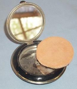 Unusual WISCONSIN DELLS Advertising Woman's Powder Compact with Mirror
