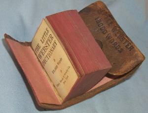 Souvenir of 1933 Chicago World's Fair LITTLE WEBSTER 1800 WORDS DICTIONARY - Paper