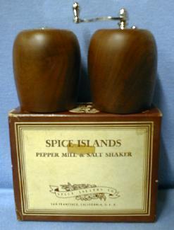 Pepper Mill & Salt Shaker - Vintage Wood Walnut SPICE ISLAND Set - misc