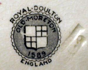 Pottery QUEEN ELIZABETH Coronation Souvenir Plate -