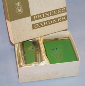 Unique Princess Gardner DUTCH GIRL Green Leather Cigarette Case and Lighter Set in Original Box - Tobacciana