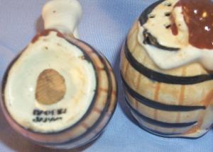 Contemporary MAMMY AT WASHTUB Porcelain Salt and Pepper Shakers