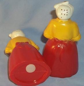 BLACK MAID SERVING COFFEE Plastic Salt and Pepper Shakers - Ethnographic