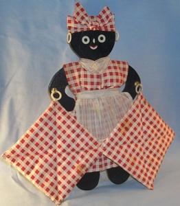 MAMMY Hanging Wood Holder with Two Potholders - Ethnographic