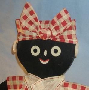 MAMMY Hanging Wood Holder with Two Potholders - Ethnographic