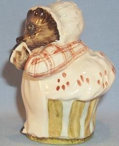 Colorful Beatrix Potter's MRS TIGGY WINKLE Porcelain Figurine