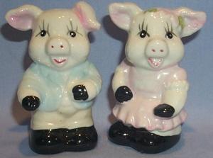 SMILING PIGS Porcelain Salt and Pepper Shakers